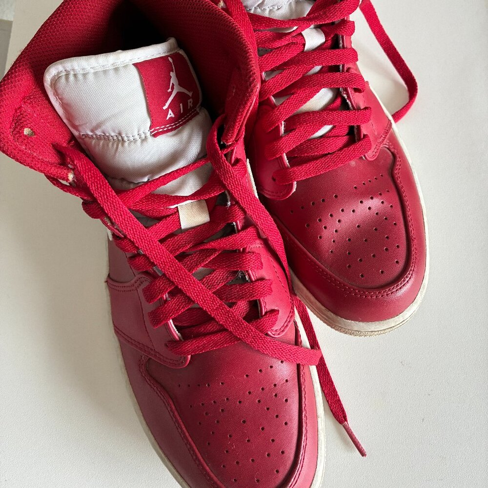 Size 10.5 Air Jordan 1 Retro Mid Gym Red 2.0 554724-600 Red Laces